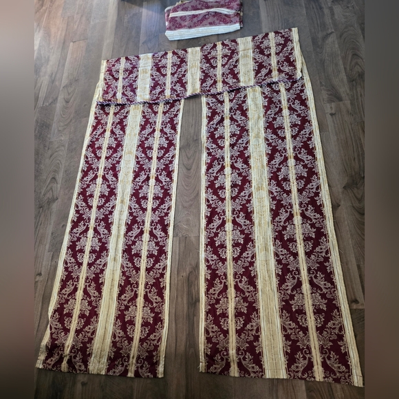 Patterned Curtains - Picture 1 of 5